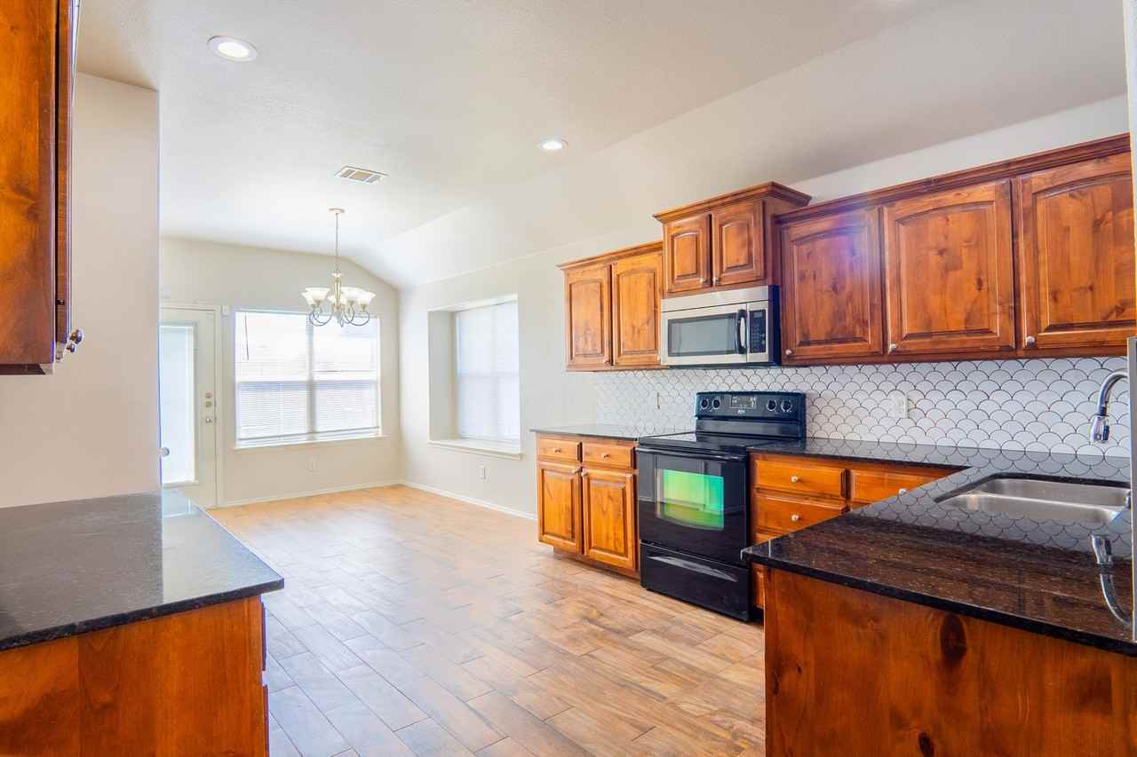 4629 Thistle Creek Ct - Photo 6 of 19