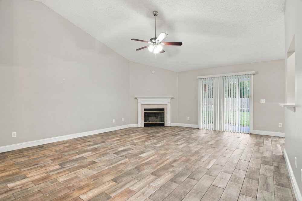 1068 Ardmore St - Photo 3 of 16