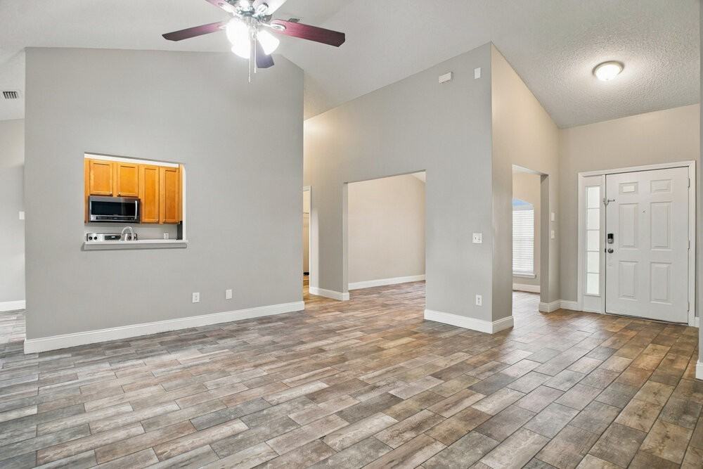 1068 Ardmore St - Photo 4 of 16