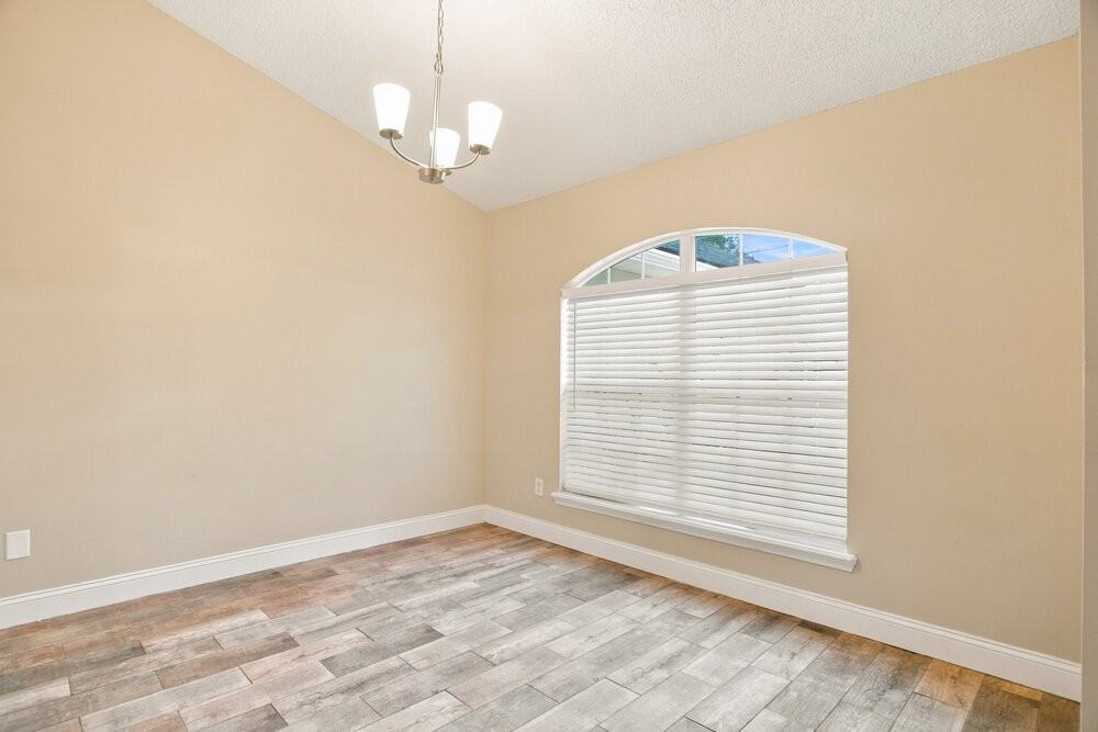 1068 Ardmore St - Photo 5 of 16