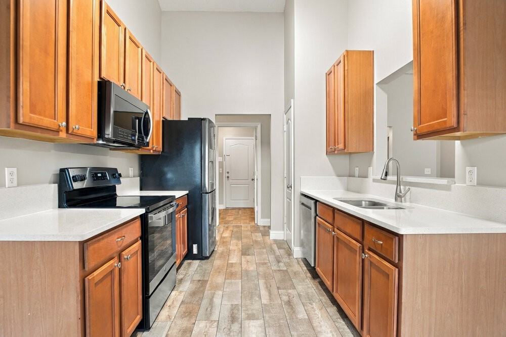 1068 Ardmore St - Photo 6 of 16