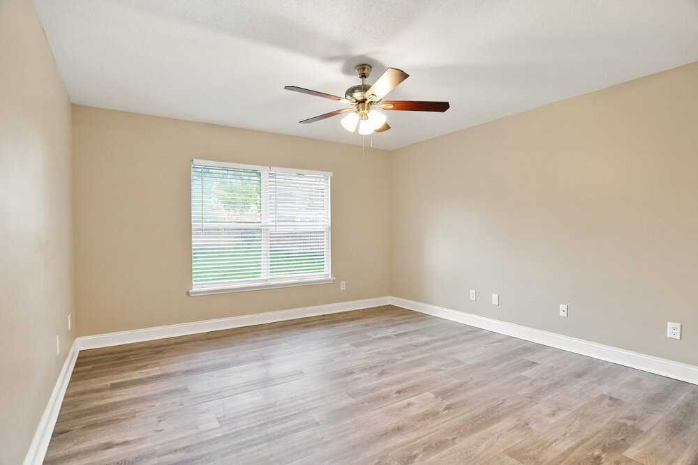 1068 Ardmore St - Photo 7 of 16