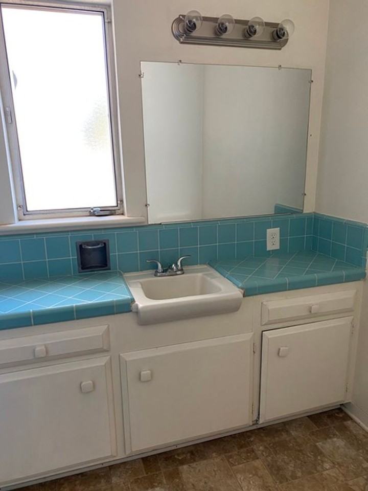 310 W Chapel St #L - Photo 5 of 8