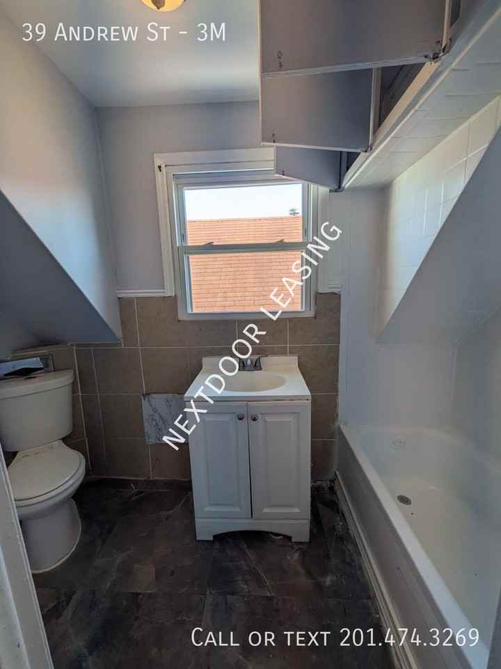 39 Andrew St #3M - Photo 3 of 11