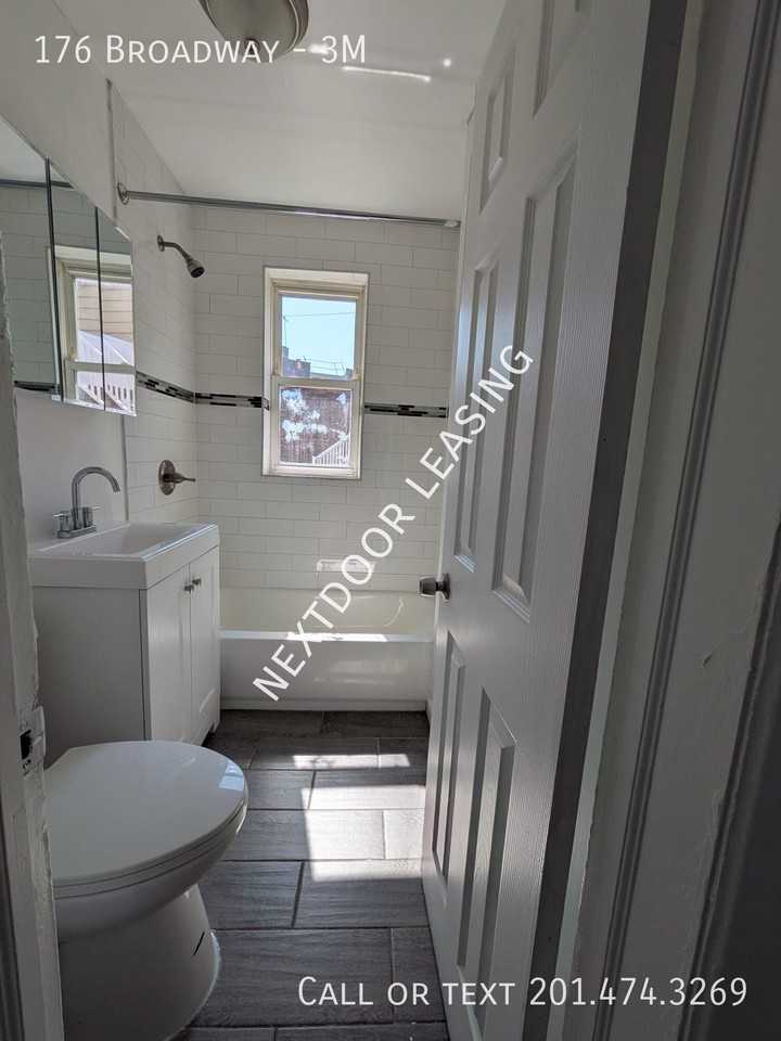 176 Broadway #3M - Photo 3 of 6