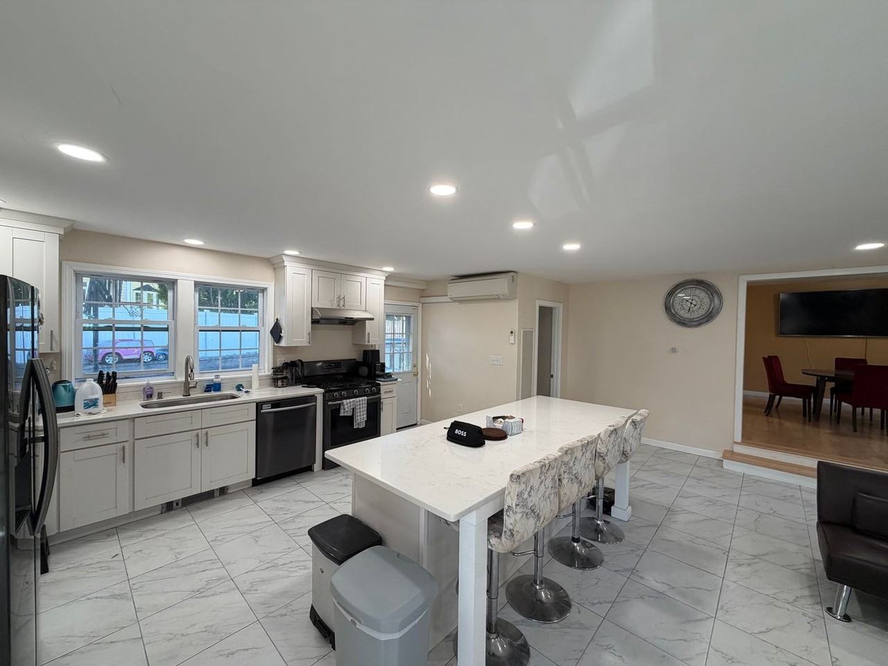 160 Broadway - Photo 2 of 34