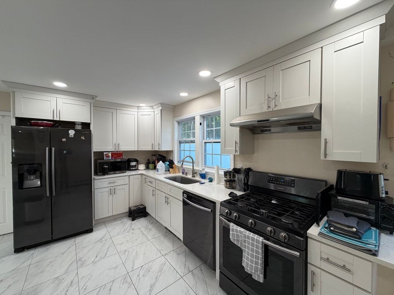 160 Broadway - Photo 4 of 34