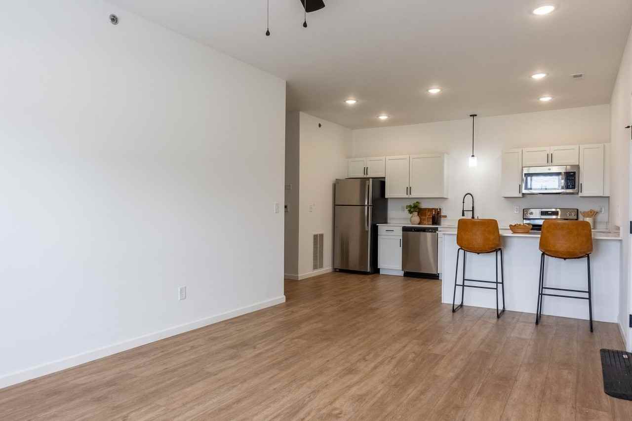 416 Parkview Dr #416 - Photo 2 of 50