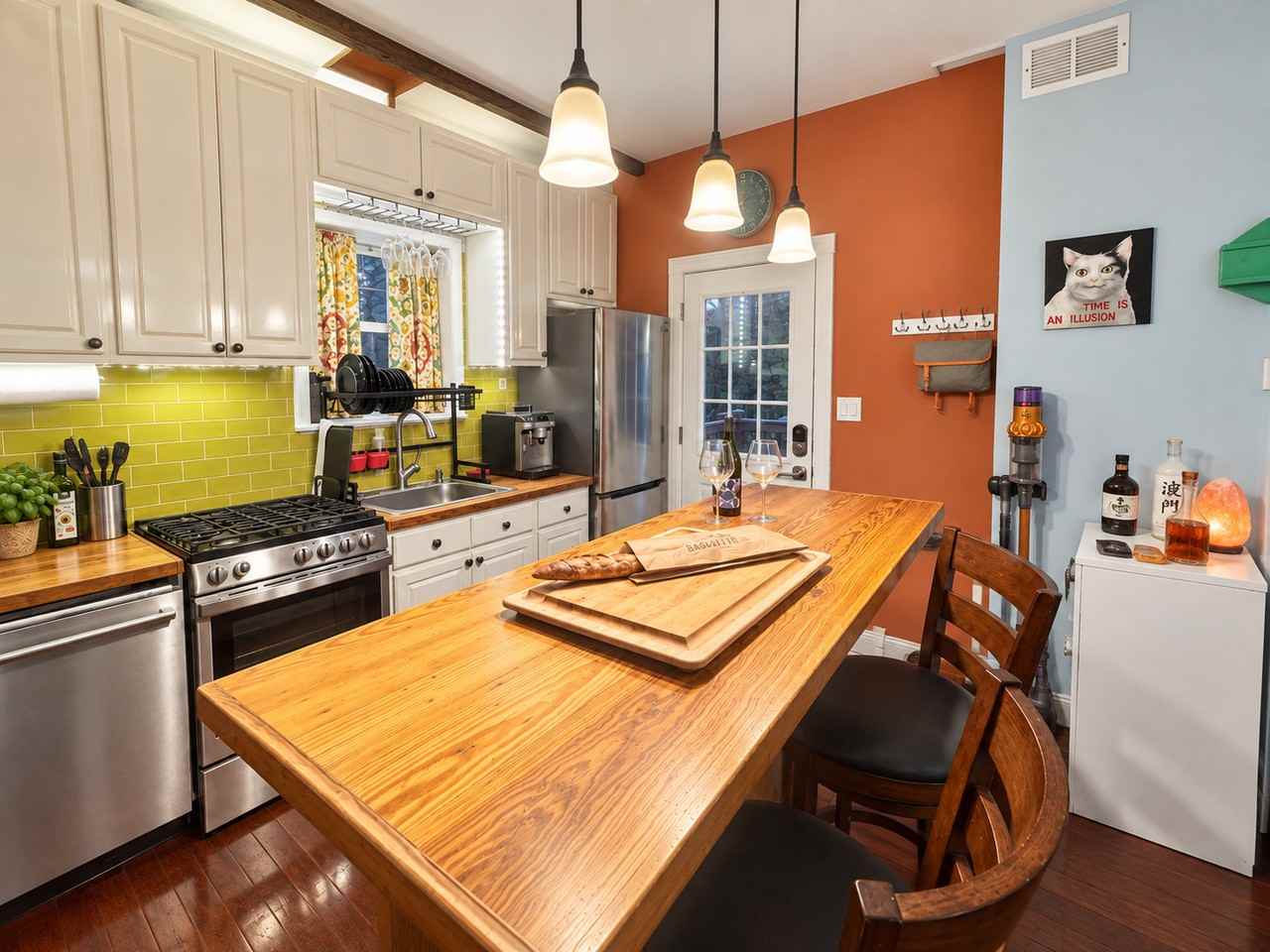 611 Montrose St - Photo 3 of 13