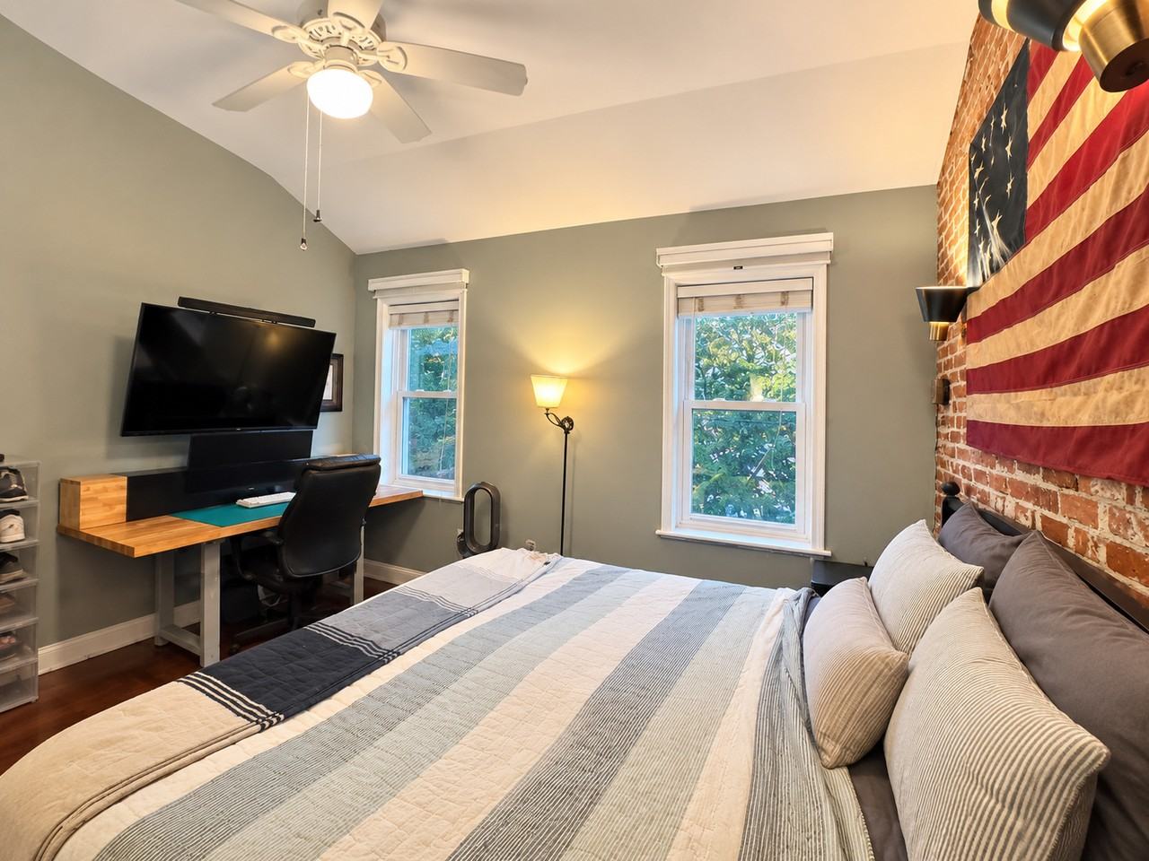 611 Montrose St - Photo 5 of 13