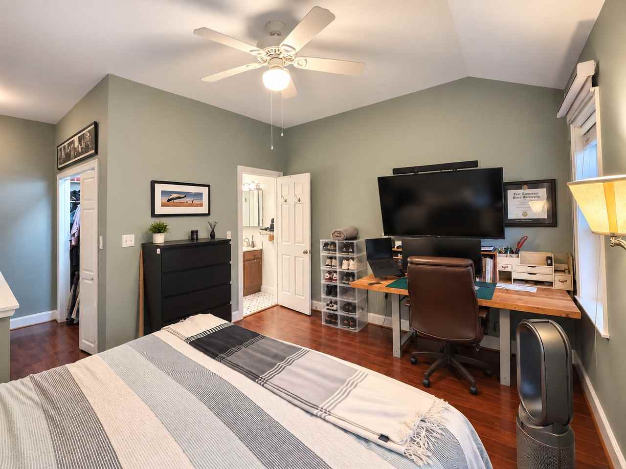 611 Montrose St - Photo 6 of 13