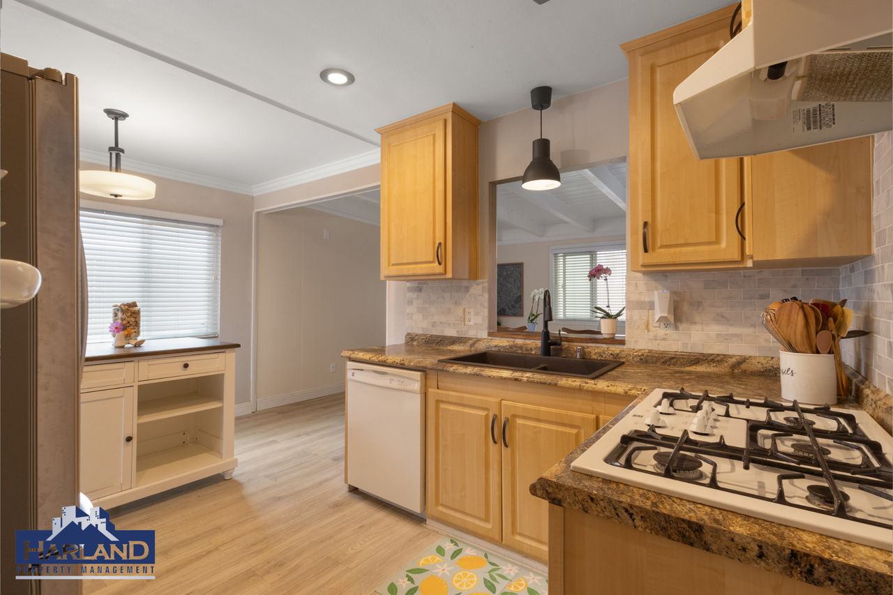 1315 Bush St - Photo 6 of 44