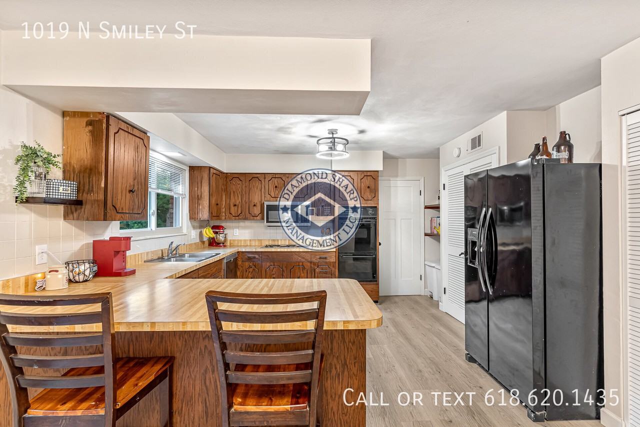 1019 N Smiley St - Photo 2 of 12