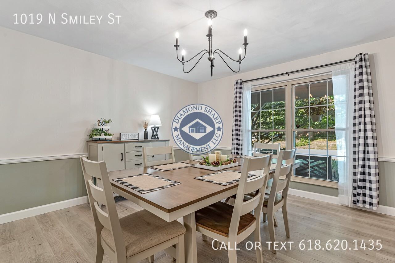 1019 N Smiley St - Photo 4 of 12