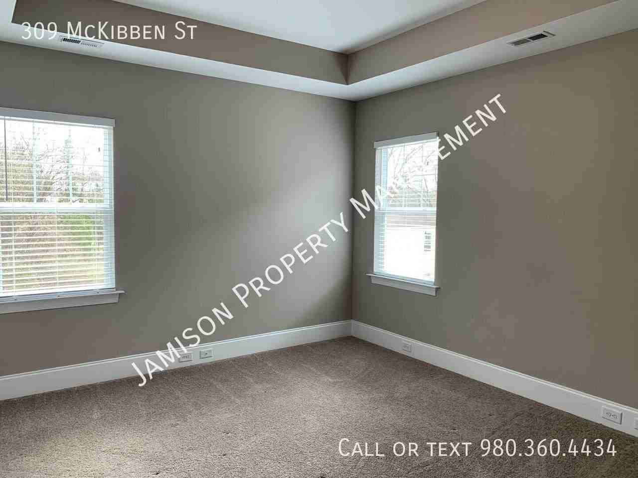 309 Mckibben St - Photo 6 of 9