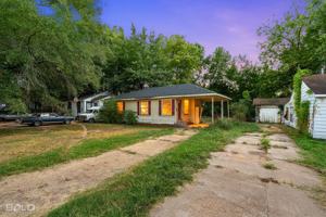 featured image of 2825 Essex St