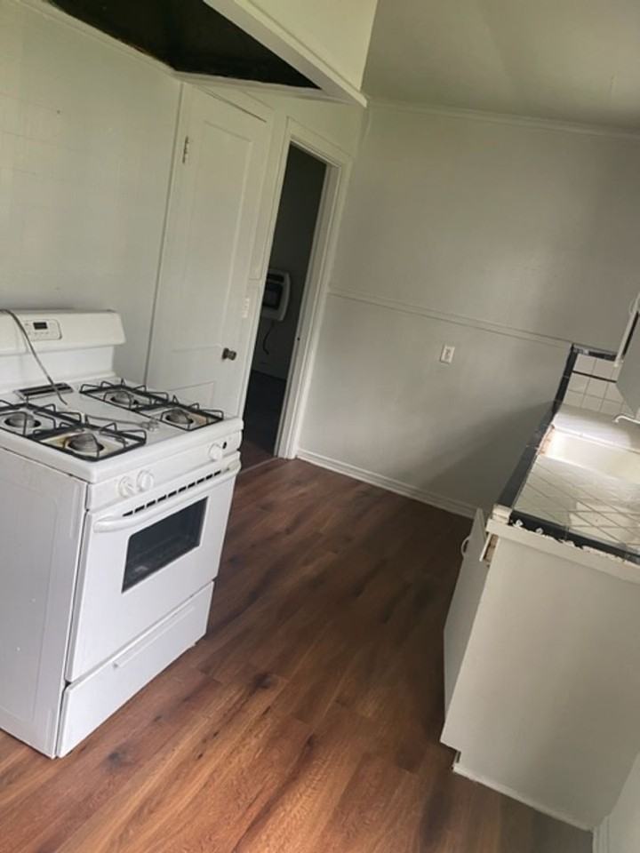 2825 Essex St - Photo 6 of 12