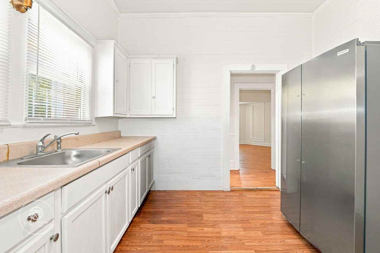 203 N Broome St - Photo 5 of 11