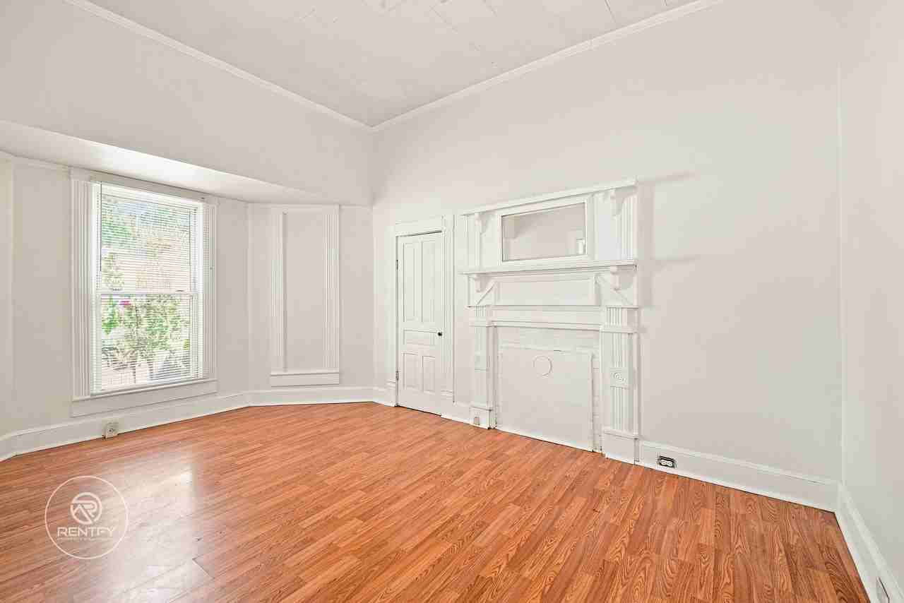 203 N Broome St - Photo 7 of 11