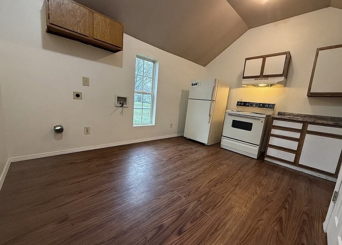 1324 W Maple St - Photo 4 of 8