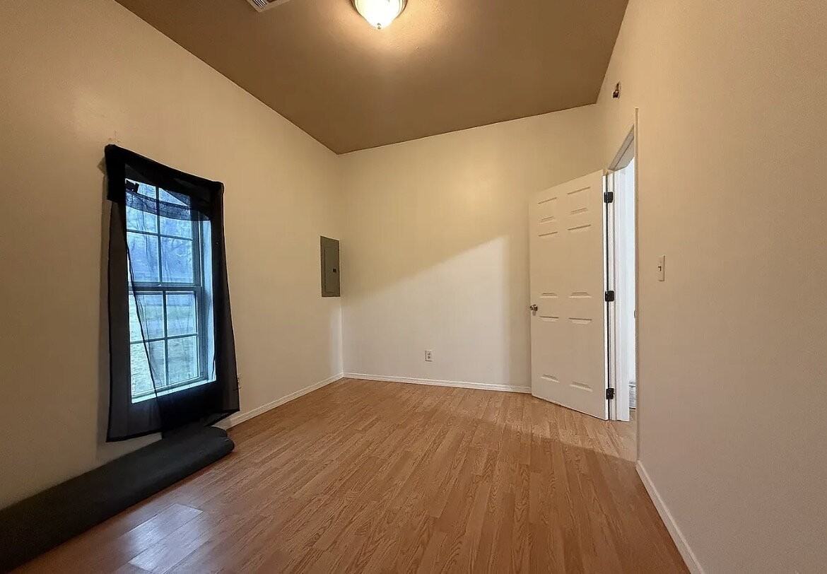 1324 W Maple St - Photo 5 of 8
