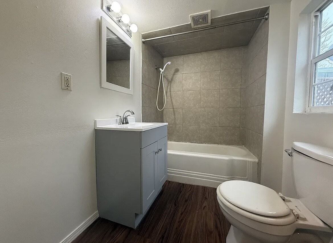 1324 W Maple St - Photo 6 of 8