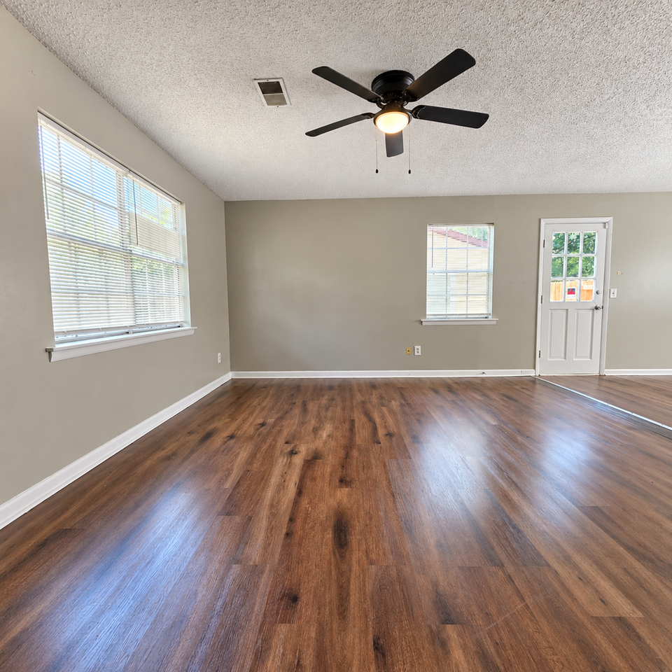 3721 Valleydale Rd Nw - Photo 2 of 13