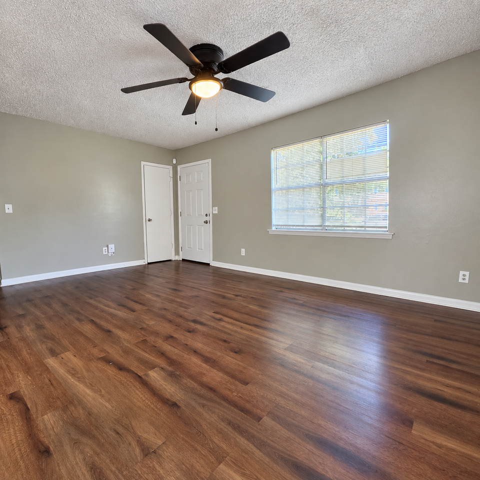 3721 Valleydale Rd Nw - Photo 3 of 13