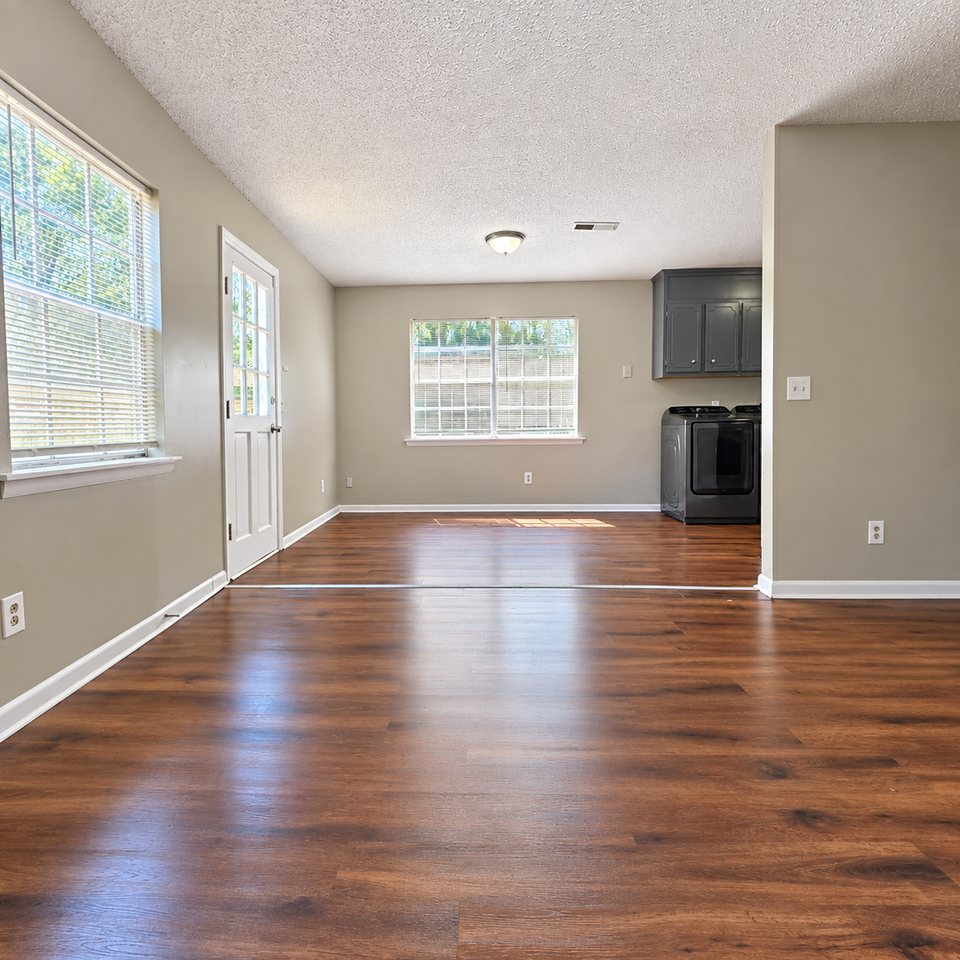 3721 Valleydale Rd Nw - Photo 4 of 13