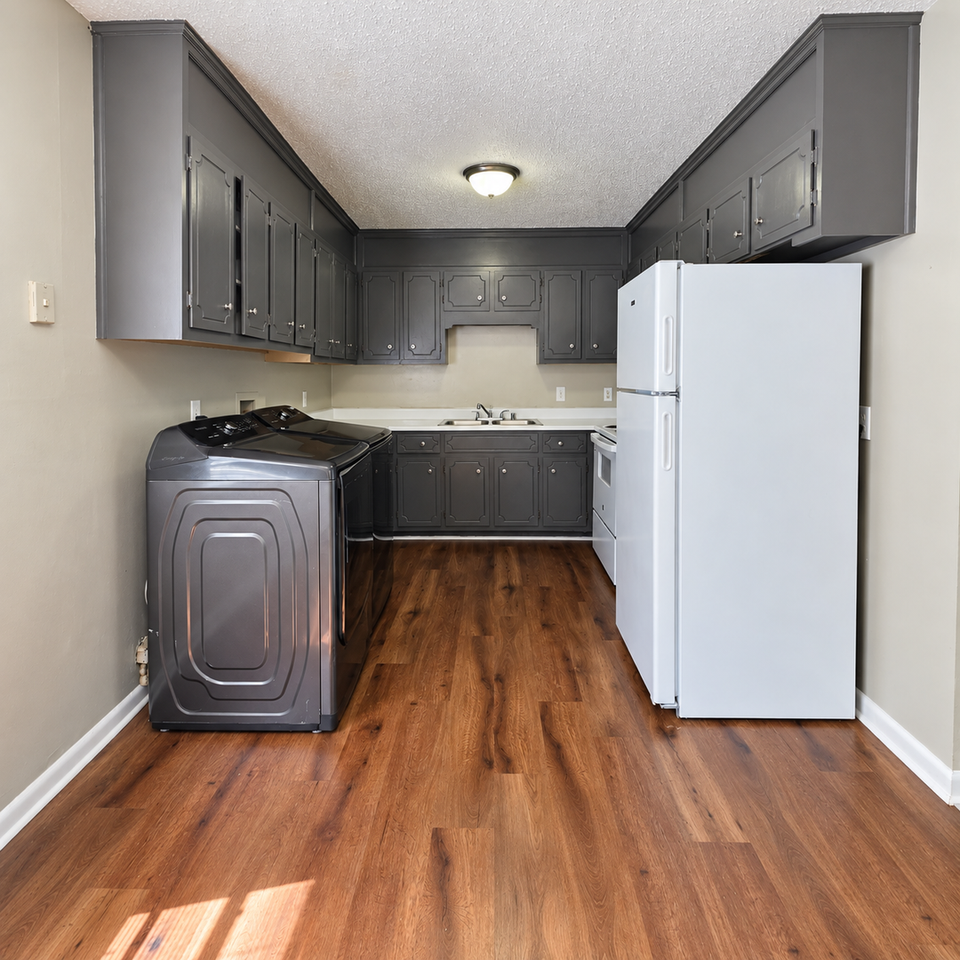 3721 Valleydale Rd Nw - Photo 5 of 13