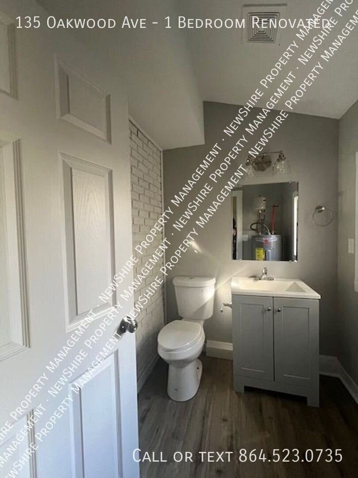135 Oakwood Ave - Photo 3 of 23
