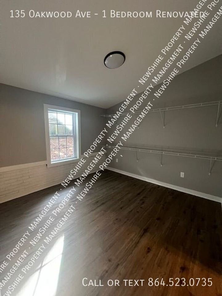 135 Oakwood Ave - Photo 4 of 23