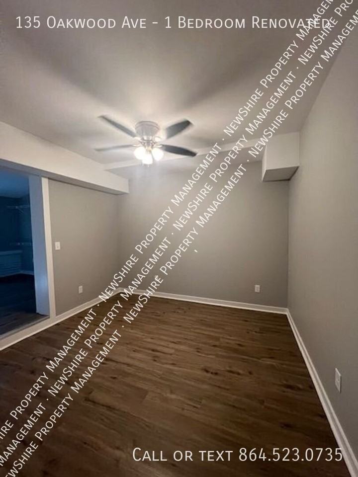 135 Oakwood Ave - Photo 5 of 23