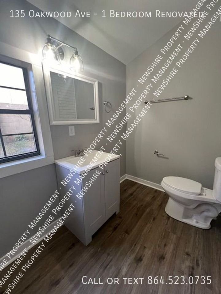135 Oakwood Ave - Photo 7 of 23