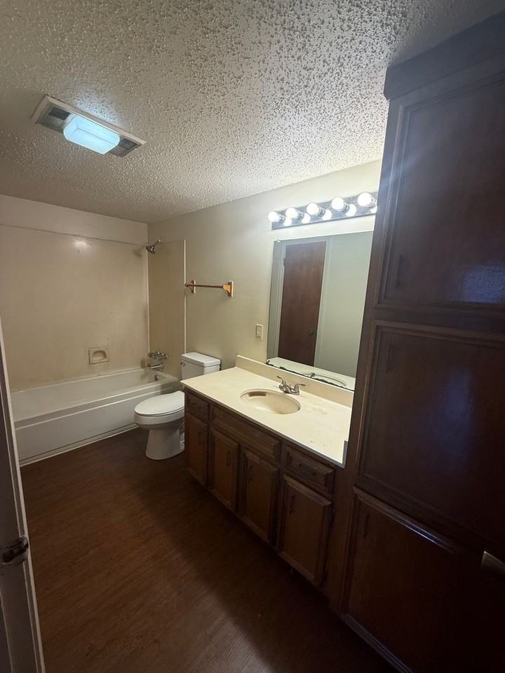 8216 Governor Dr Apt C - Photo 7 of 14
