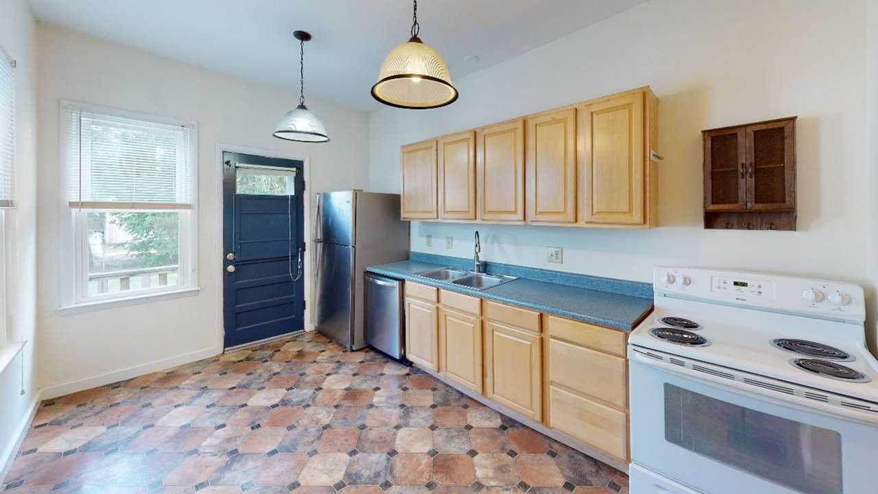 160 E Maynard Ave - Photo 4 of 11