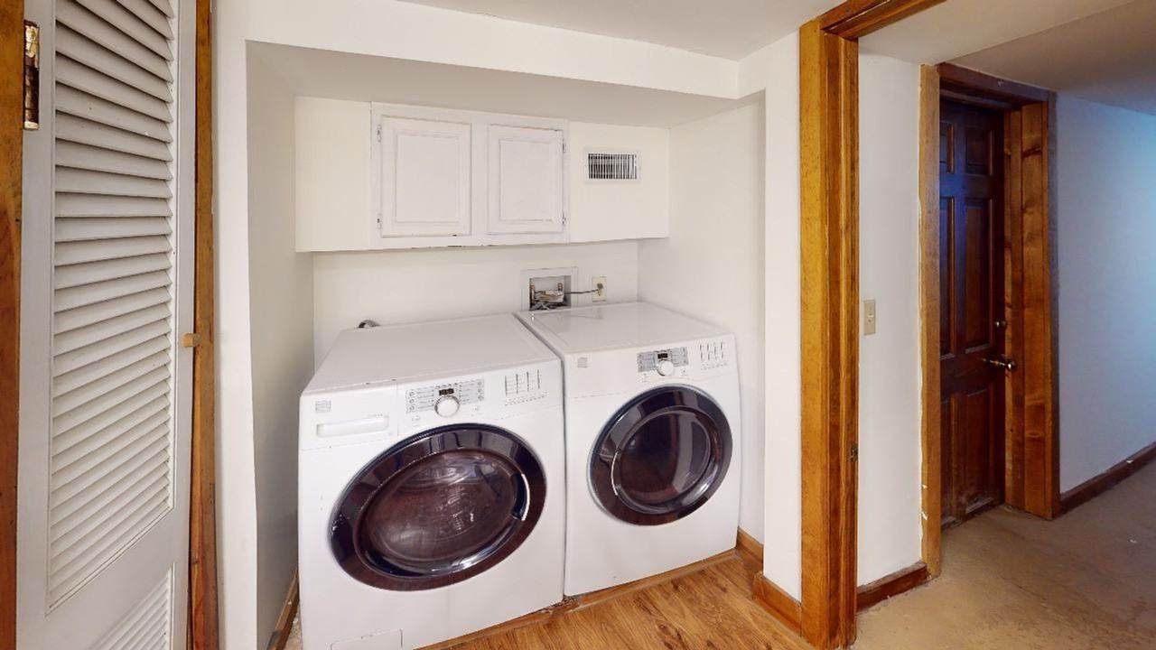 160 E Maynard Ave - Photo 7 of 11