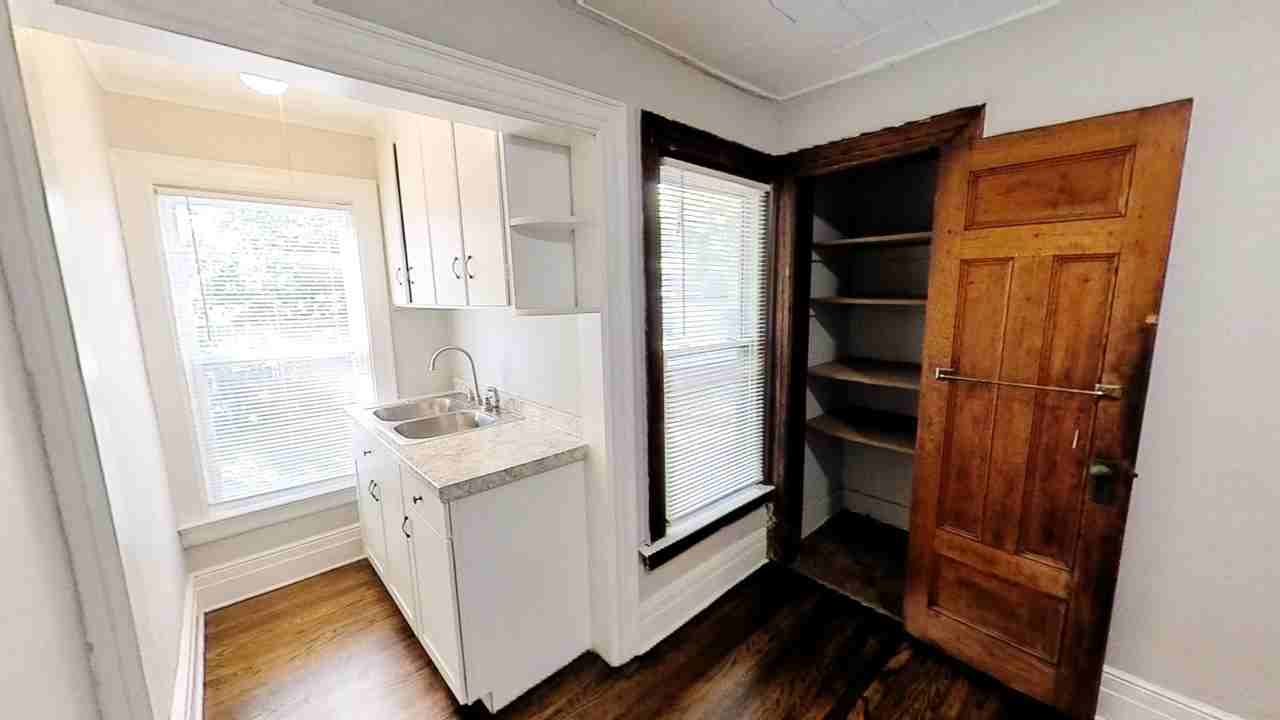 289B Pearl St - Photo 6 of 26