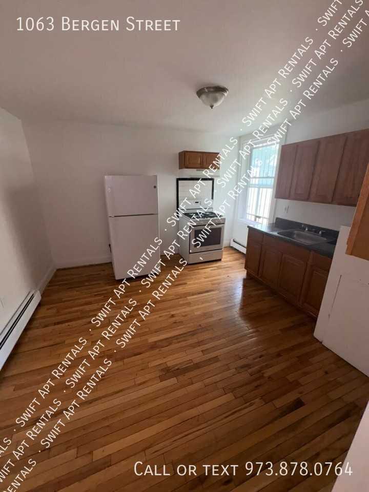 1063 Bergen St - Photo 2 of 9