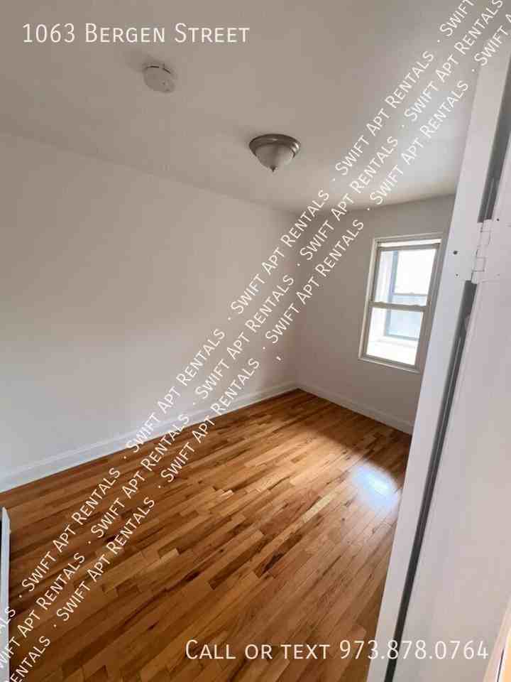 1063 Bergen St - Photo 7 of 9
