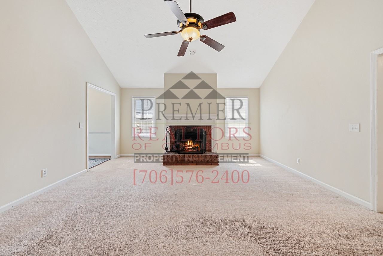 5702 Stoneridge Dr - Photo 7 of 32