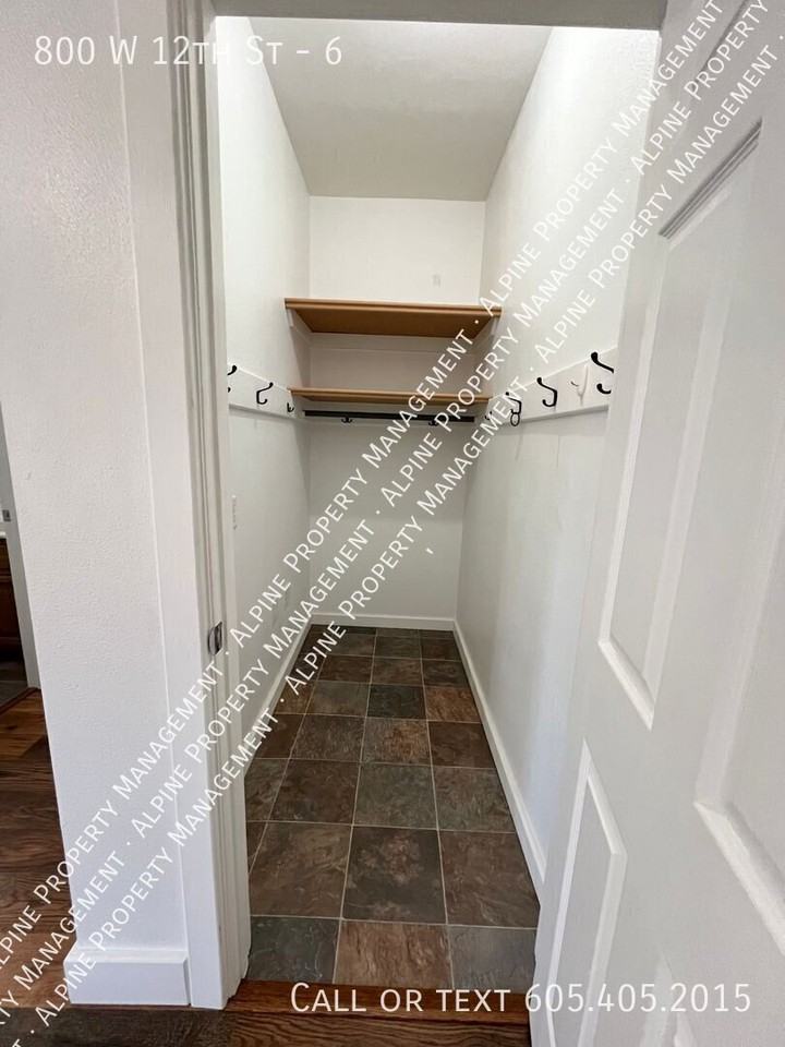 800 W 12th St #6 - Photo 2 of 19