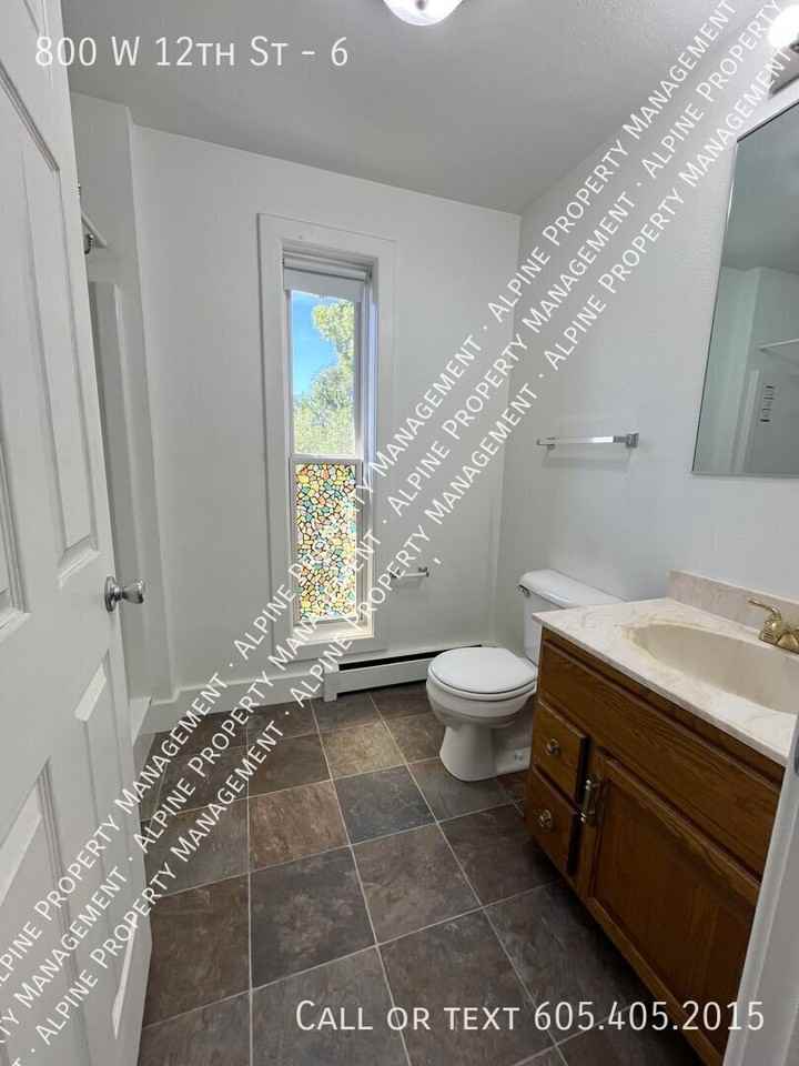 800 W 12th St #6 - Photo 6 of 19