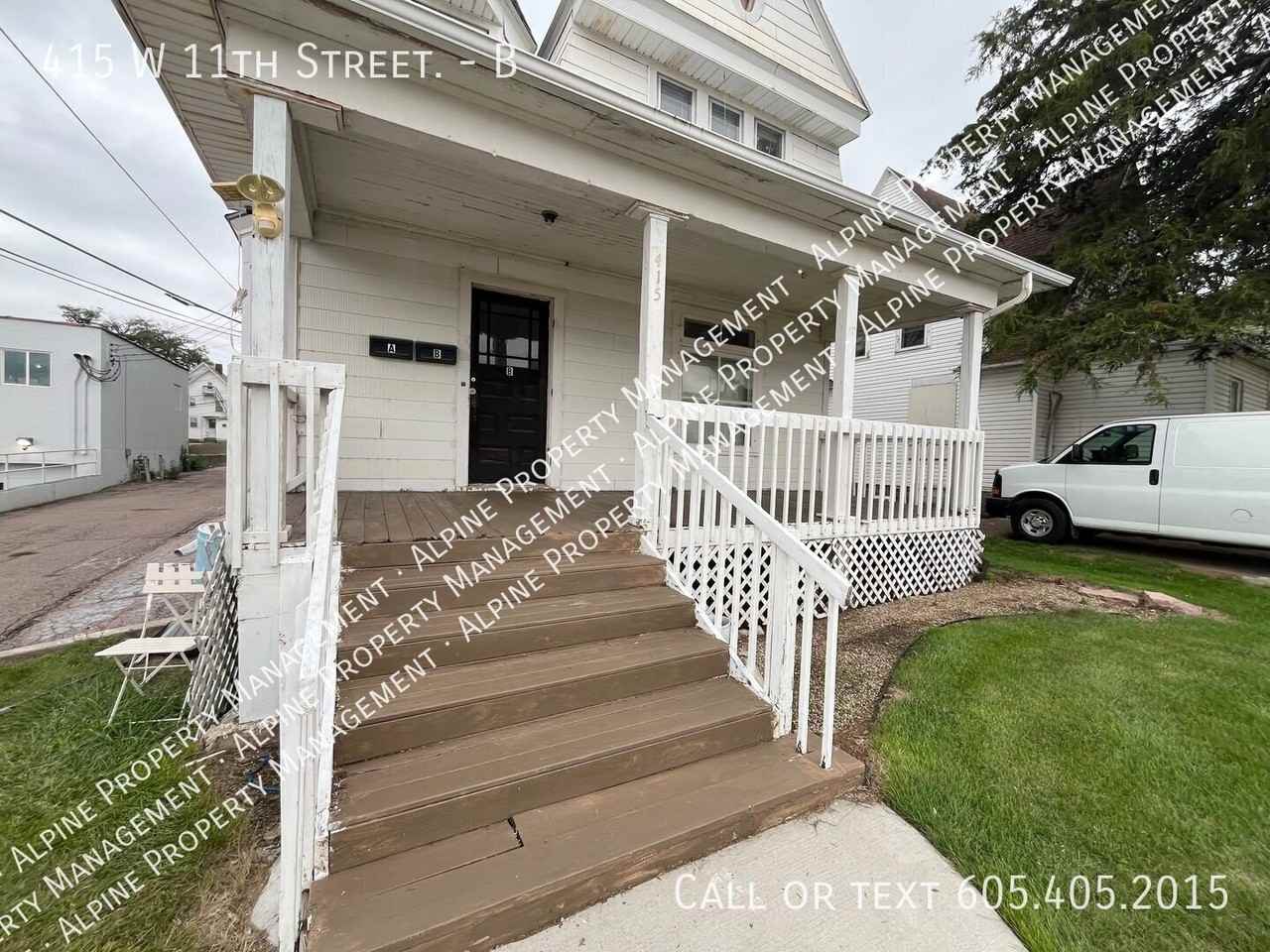 415 W 11th St #B - Photo 2 of 25