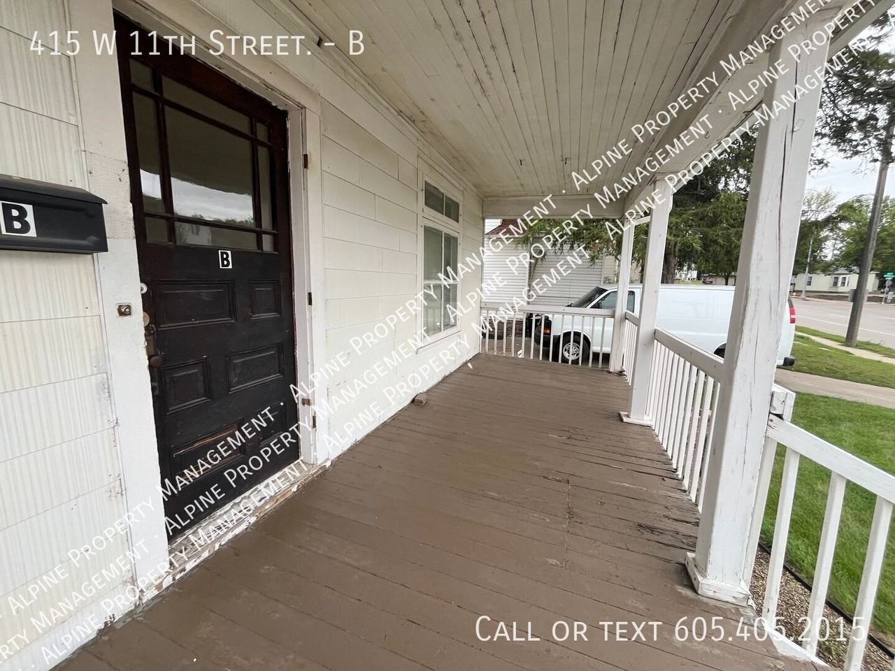 415 W 11th St #B - Photo 4 of 25