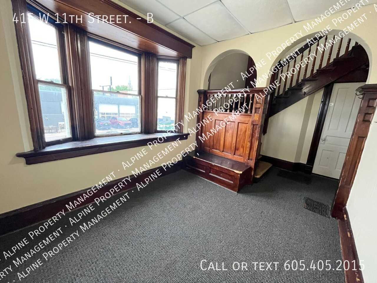 415 W 11th St #B - Photo 6 of 25