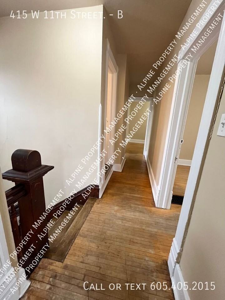 415 W 11th St #B - Photo 7 of 25