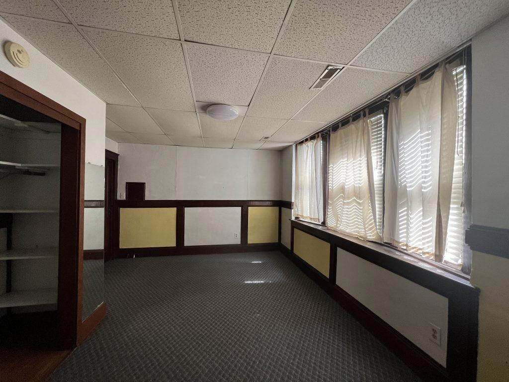 107 E Stewart Rd #A - Photo 4 of 8