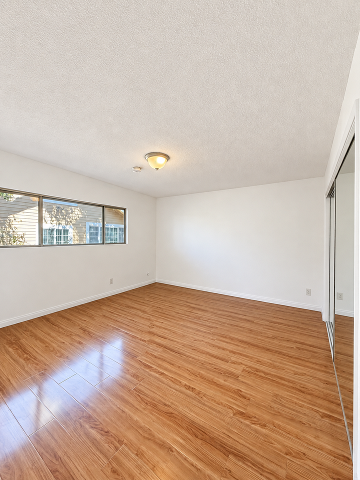 1044 N Curson Ave #1 - Photo 4 of 17