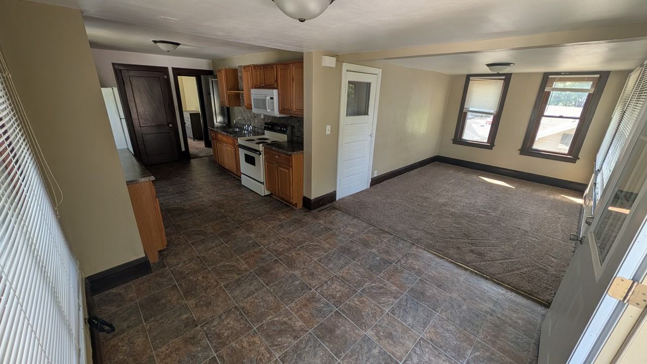 119 Wyoming St E - Photo 2 of 12